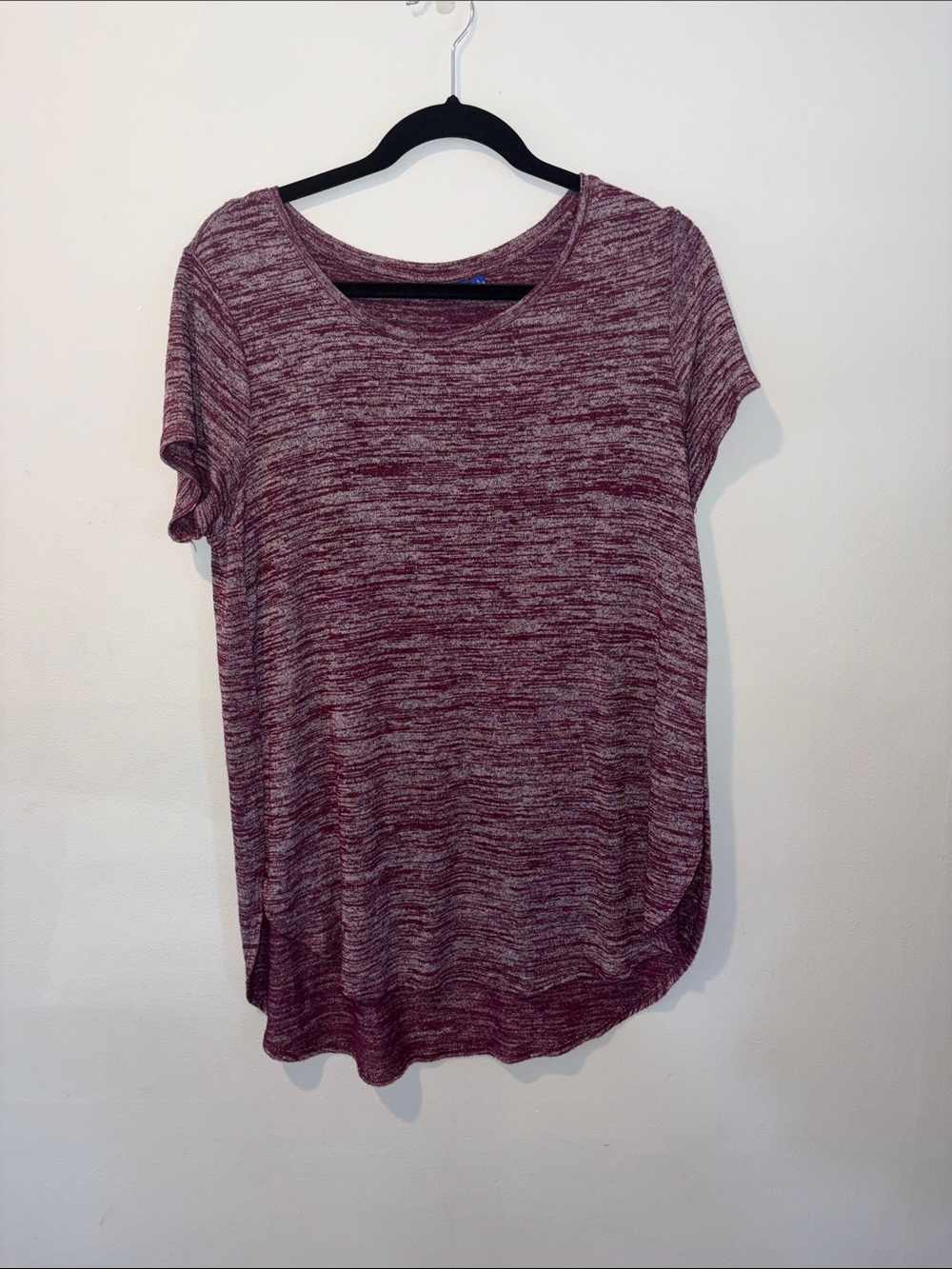 Woman’s Soft Knit Short Sleeve Top in Maroon Heather